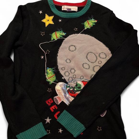 Jolly sweaters Christmas sweater featuring Aliens - Picture 1 of 4